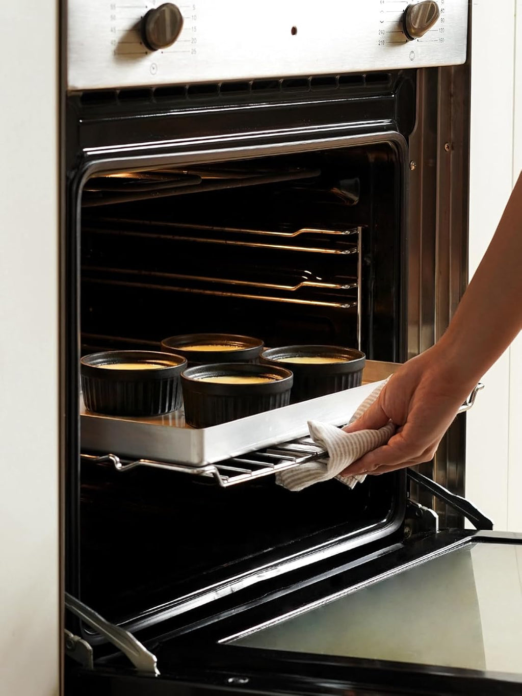 Ramekins 4 OZ Oven Safe, Creme Brulee Ramekins, Pudding Custard Cups Souffle Ramiken, Dipping Sauce Dishes, Ceramic Ramekin Bowls Set of 6, Matte Black